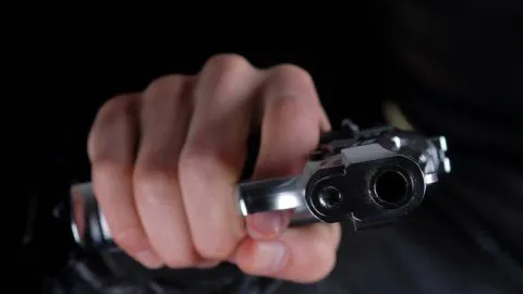 Una persona se encuentra grave tras ser baleada mientras caminaba por Coronel
