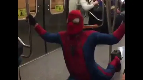 Spiderman chileno da la vuelta al mundo