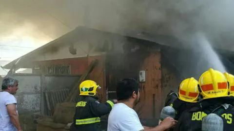 Incendio deja 3 viviendas afectadas en San Pedro de la Paz
