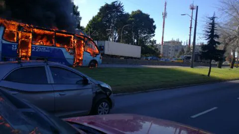 Bus se quemó en pleno recorrido en San Pedro de la Paz