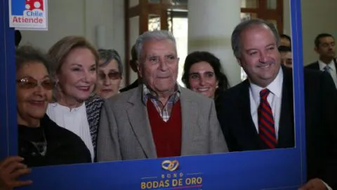 Gobierno invita a que 700 matrimonios cobren su bono “Bodas de Oro”