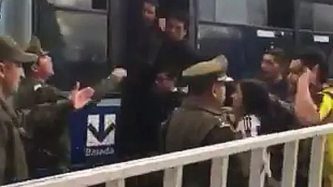 [VIDEO] Brutal enfrentamiento entre hinchas del Vial y Carabineros en Chillán