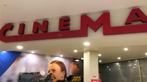 Amago de incendio obliga cierre de cine ubicado en Mall del Trébol
