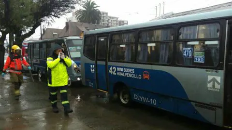 Lactante es derivada al Hospital Regional tras choque de microbuses en Concepción
