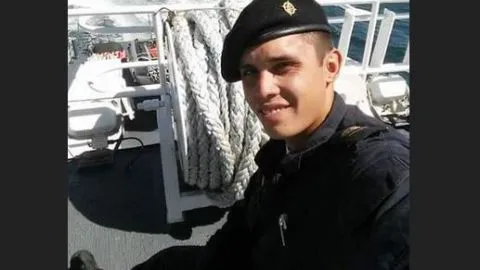 Familia señala que la Armada no ha desplegado todos sus recursos en búsqueda de cabo desaparecido