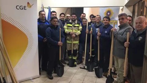CGE entrega herramientas a Bomberos de la provincia de Concepción para trabajo en emergencias forestales