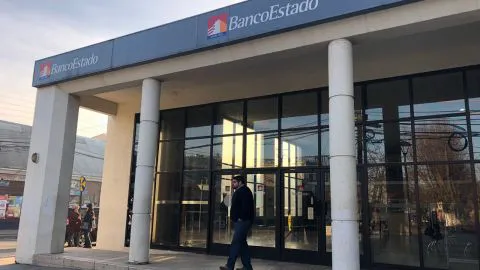 ¡Millonario robo! Asaltan y toman rehén en Lota