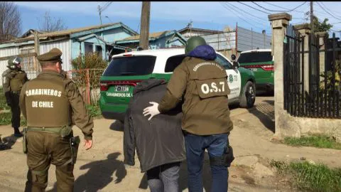 Presidenta de junta de vecinos detenida con un sobrino por venta de drogas en Coronel