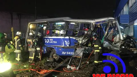 Tren impactó a bus en San Vicente en Talcahuano