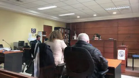 En casa de acogida para adultos mayores se escondía hombre acusado de abusar de su nieta