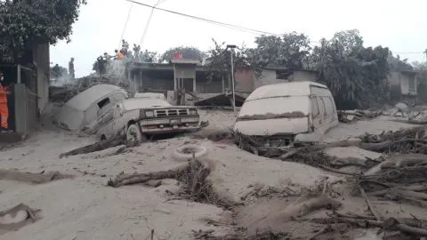 Vídeo: Impresionante explosión de volcán en Guatemala