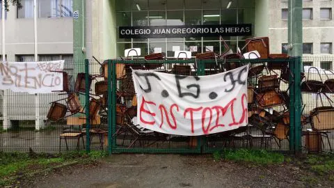 Alumnos se toman colegio de Concepción por casos de acoso sexual