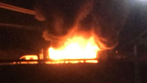 Bus es consumido por las llamas en medio de la ruta Concepción – Tomé