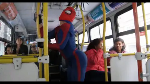 “La cumbia del estúpido y sensual Spiderman Chileno” se toma las redes sociales