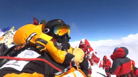 Monte Everest: Hoy el vertedero de basura más alto del mundo