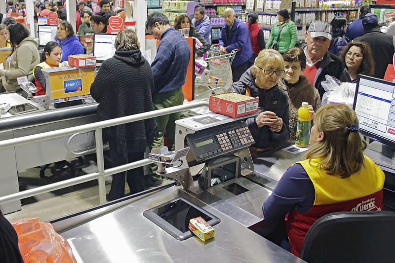 Intendente Giacaman por supermercados: “El abastecimiento está 100 por ciento asegurado”