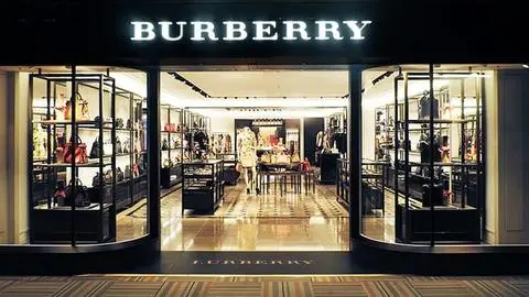 Marca de lujo quema US$37 millones de exceso de ropa al año ‘para evitar que llegue a manos equivocadas’