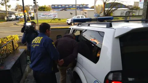 Auto que ocupaban para robar locales de noche fue clave para detener a dos delincuentes