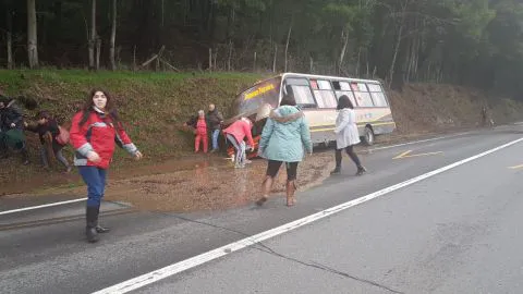 Al menos 10 personas quedan con lesiones tras accidente de bus interurbano