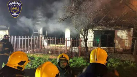 Una víctima fatal deja incendio de vivienda en Los Ángeles