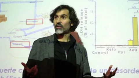Científico chileno avanza en una posible cura para el cáncer