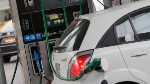 Fuerte alza registran combustibles justo en fin de semana largo e inicio de vacaciones de invierno
