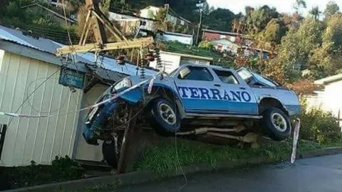 Cinematográfico accidente deja sin luz a toda una población en Lebu