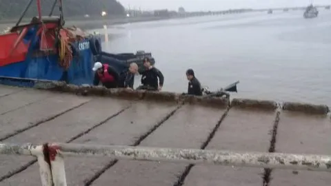 Dos personas de Biobío mueren tras hundimiento de una barcaza