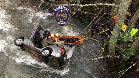 Un fallecido y otras seis personas lesionadas deja accidente en Los Ángeles