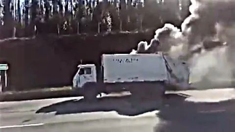 [VIDEO] Incendio afecta a camión recolector de basura domiciliaria en ruta 150