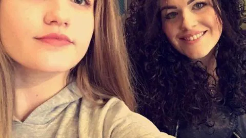Falsa publicación en redes sociales: Hace creer a una madre que su hija se había suicidado