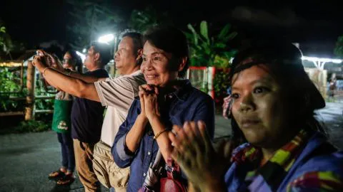 Todos a salvo: Rescatan a los doce niños y a su entrenador de la cueva de Tailandia