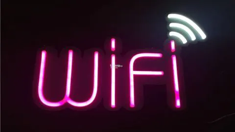 No le bastó con robar la casa, también quería la clave de WiFi