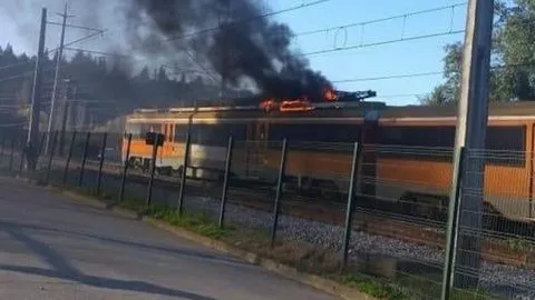 Así fue el momento en que el Biotren se incendia en Chiguayante