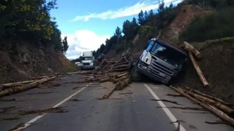 Una persona fallece tras violenta colisión en la Ruta de la Madera