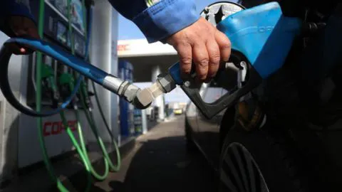 Se salva la de 97 octanos: Suben precios de los combustibles este jueves