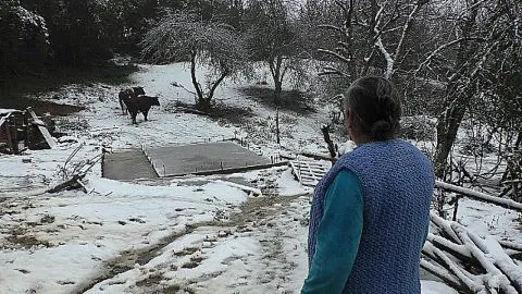 Copiosa nieve sorprende a habitantes de Santa Juana