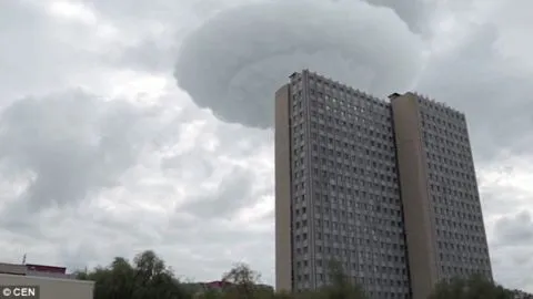 Misteriosa y extraña nube con forma de ovni fue captada en Rusia