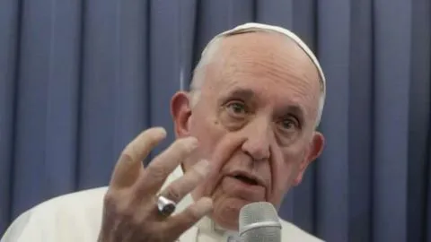 Homosexualidad en la infancia: Papa Francisco recomienda acudir al psiquiatra