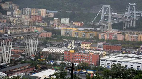 Italia: Al menos 11 muertos tras derrumbe de un puente de una autopista en Génova
