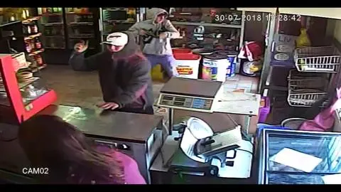 Pánico en almacén de Talcahuano: delincuentes atacan con cuchillo y arma hechiza