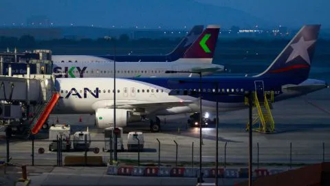 Locura por promociones de pasajes rebajados para volar dentro y fuera de Chile