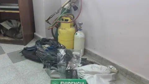 Con método del oxicorte dos antisociales interaron robar caja fuerte de tienda de mall