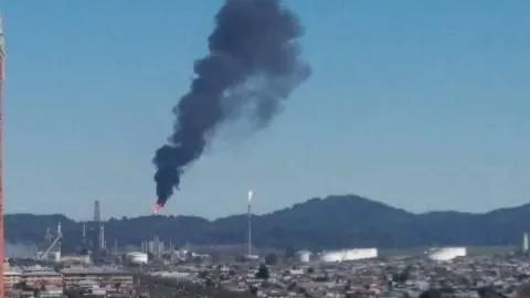 Enap explica la preocupante llama y nube de humo negro que emanó desde la Refinería en Hualpén
