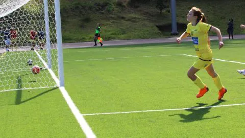 Tremendo golazo de jugadora de la Universidad de Concepción en torneo femenino