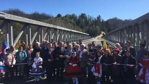 Inauguran anhelado puente en Hualqui