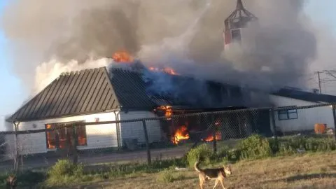 Coronel: incendio destruye dependencias de restaurante en la Ruta 160