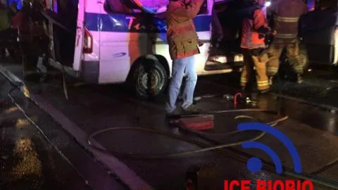 Volcamiento de furgón deja un fallecido y al menos 5 lesionados en Ruta 150