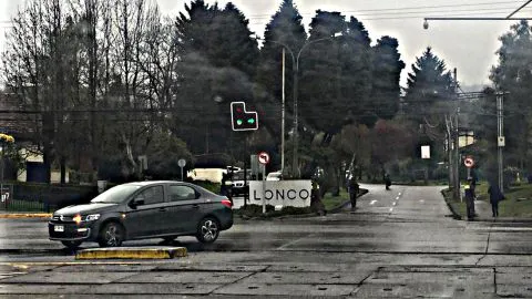Personal del GOPE pericia bolso sospechoso en banco ubicado en Lonco