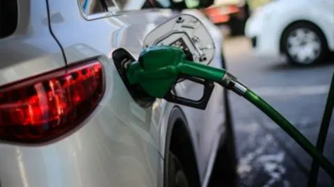 Quinta alza consecutiva de los combustibles se materializa este jueves
